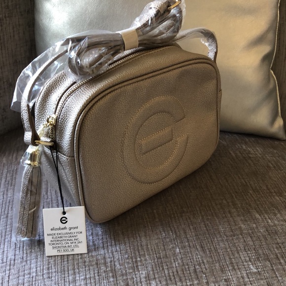 Elizabeth Grant Handbags - Elizabeth Grant Metallic Crossbody Bag in Gold